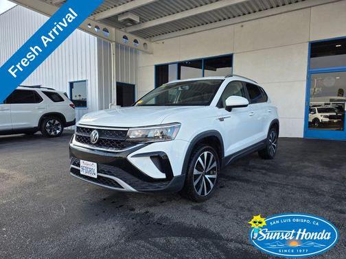 White 2022 Volkswagen Taos 1.5T SE