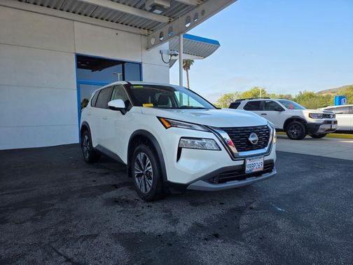 Pearl White Tricoat 2022 Nissan Rogue SV