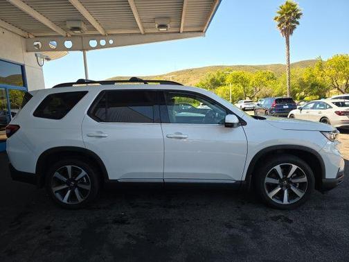 White 2023 Honda Pilot AWD Elite