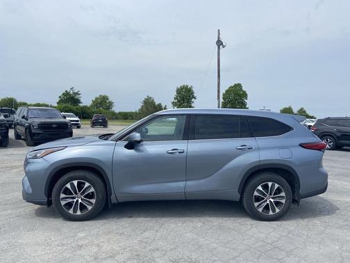 Moon Dust 2020 Toyota Highlander XLE