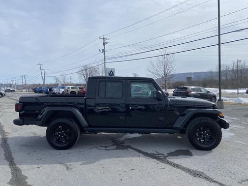 2022 Jeep Gladiator Willys