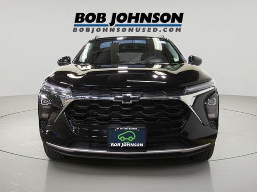 Mosaic Black Metallic 2025 Chevrolet Trax LT