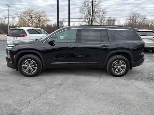 Mosaic Black Metallic 2026 Chevrolet Traverse LT