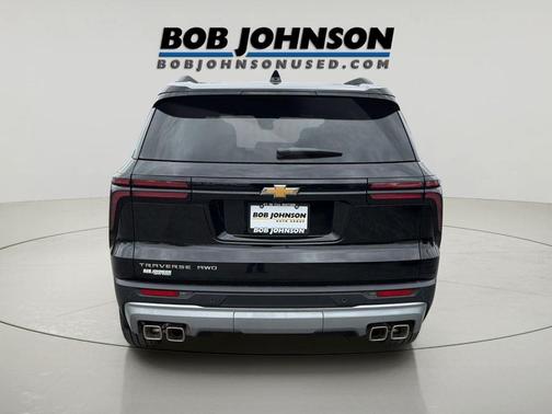 Mosaic Black Metallic 2026 Chevrolet Traverse LT