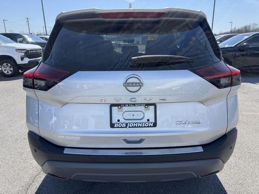 Brilliant Silver Metallic 2023 Nissan Rogue SV