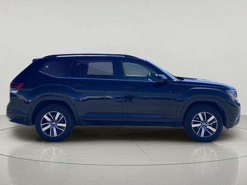 Deep Black Pearl 2022 Volkswagen Atlas 2.0T SE