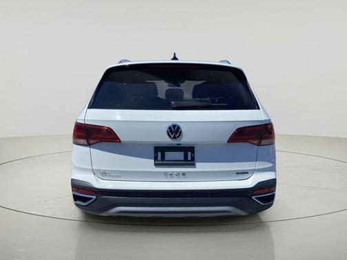 Pure White 2024 Volkswagen Taos 1.5T SEL