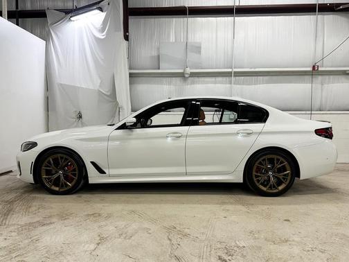 Alpine White 2023 BMW 540 i xDrive