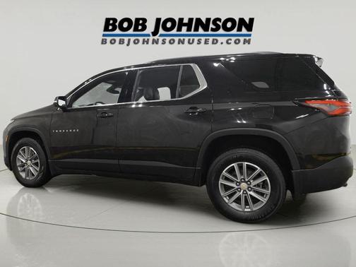 Mosaic Black Metallic 2023 Chevrolet Traverse LT Cloth