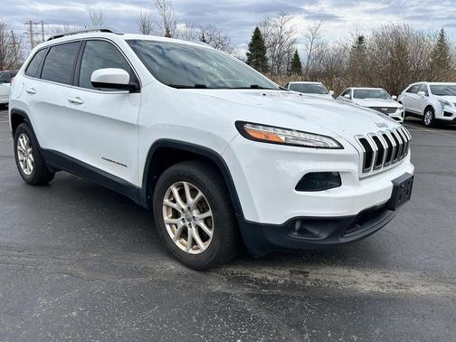 Bright White Clearcoat 2017 Jeep Cherokee Latitude