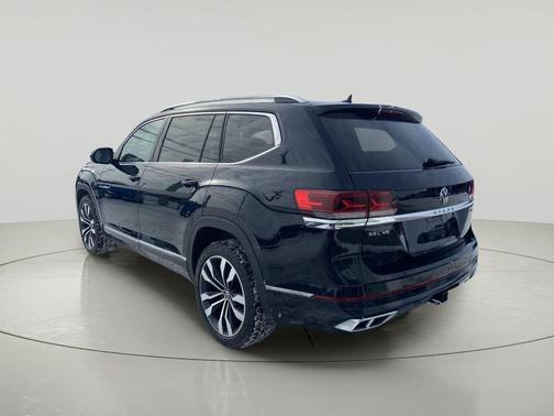 Deep Black Pearl 2023 Volkswagen Atlas 3.6L SEL Premium