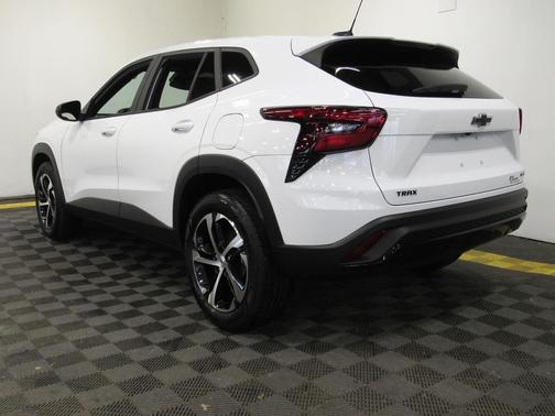 Summit White 2024 Chevrolet Trax FWD 1RS