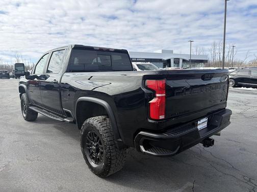 Black 2024 Chevrolet Silverado 2500 4WD Crew Cab Standard Bed ZR2