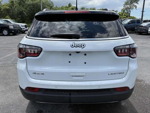 Bright White Clearcoat 2023 Jeep Compass Limited