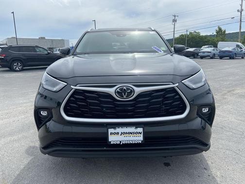 Midnight Black Metallic 2023 Toyota Highlander XLE