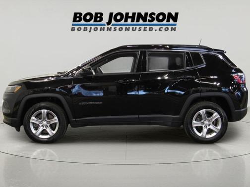 Diamond Black Crystal Pearlcoat 2023 Jeep Compass Latitude