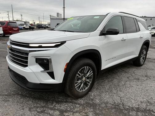 Summit White 2025 Chevrolet Traverse LT