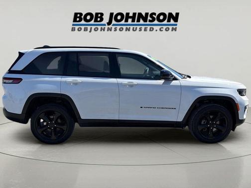 Bright White Clearcoat 2024 Jeep Grand Cherokee Altitude