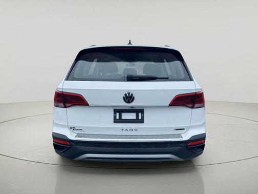 Pure White 2023 Volkswagen Taos 1.5T S