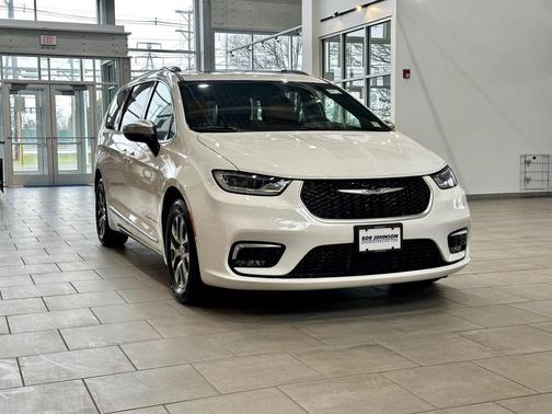 2023 Chrysler Pacifica L