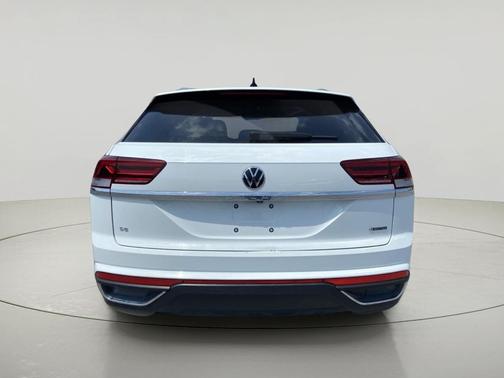 Pure White 2023 Volkswagen Atlas Cross Sport 2.0T SE