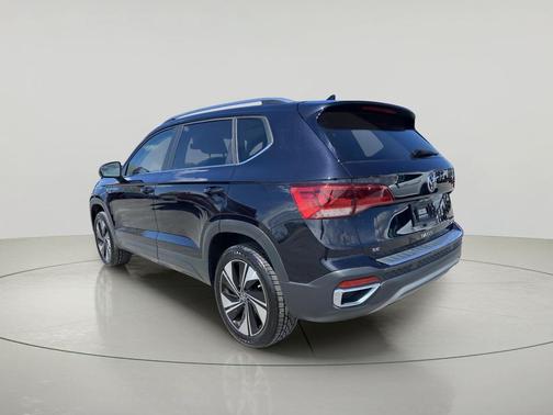 Deep Black Pearl 2023 Volkswagen Taos 1.5T SE