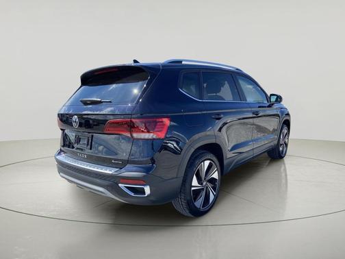 Deep Black Pearl 2023 Volkswagen Taos 1.5T SE