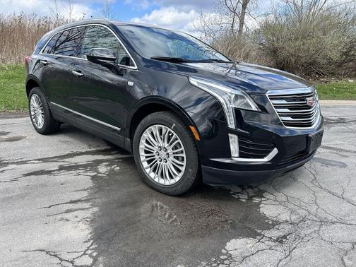 Stellar Black Metallic 2017 Cadillac XT5 Luxury