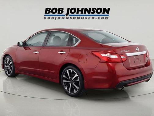 Scarlet Ember 2018 Nissan Altima 2.5 SR