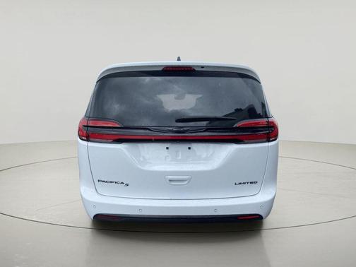 Bright White Clearcoat 2024 Chrysler Pacifica Limited