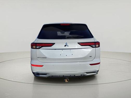 White Diamond 2022 Mitsubishi Outlander SE 2.5 S-AWC