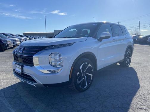 White Diamond 2022 Mitsubishi Outlander SE 2.5 S-AWC