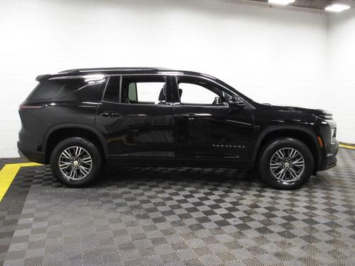Mosaic Black Metallic 2024 Chevrolet Traverse LT