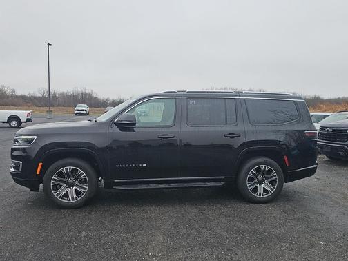Diamond Black Crystal Pearlcoat 2024 Jeep Wagoneer Series II 4x4
