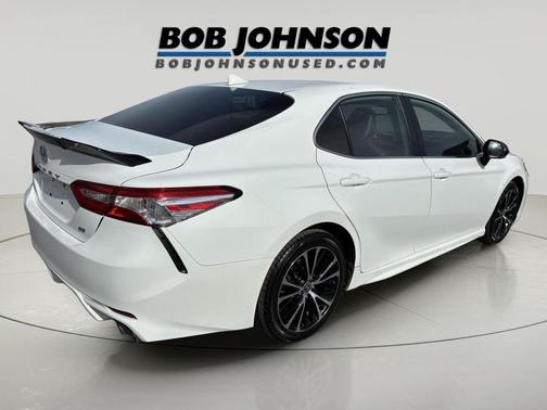 Super White 2020 Toyota Camry SE