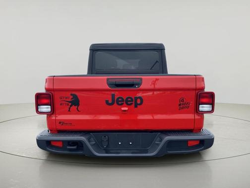 Firecracker Red Clearcoat 2022 Jeep Gladiator Willys 4x4