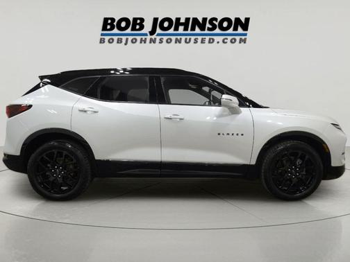Iridescent Pearl Tricoat 2023 Chevrolet Blazer RS