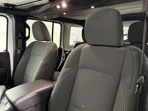 Bright White Clearcoat 2025 Jeep Wrangler 4xe Willys