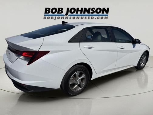 Quartz White 2022 Hyundai ELANTRA SE