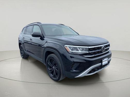 Deep Black Pearl 2023 Volkswagen Atlas 3.6L SE w/Technology