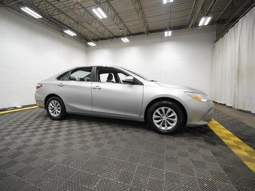 Celestial Silver Metallic 2016 Toyota Camry LE