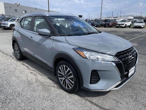 Boulder Gray Pearl 2024 Nissan Kicks SV