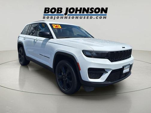 Bright White 2023 Jeep Grand Cherokee Altitude