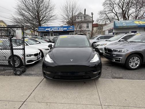 2022 Tesla Model Y Long Range Dual Motor All-Wheel Drive