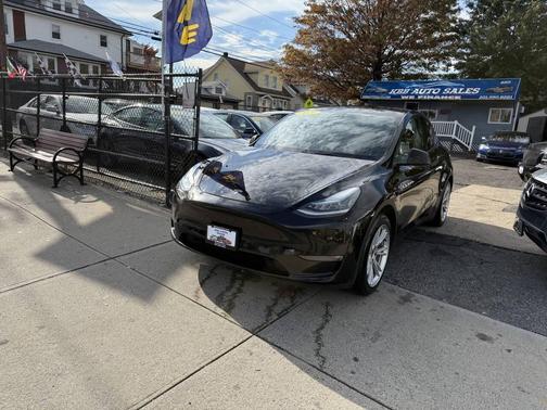 2021 Tesla Model Y Long Range AWD 4dr Crossover