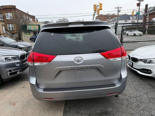 2013 Toyota Sienna LE
