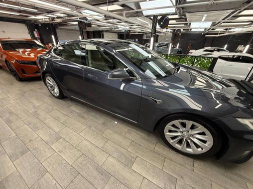 2016 Tesla Model S 90D