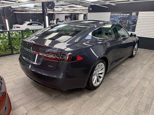 2016 Tesla Model S 90D