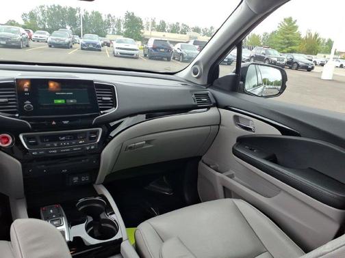 Silver 2019 Honda Pilot Touring 7-Passenger