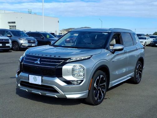Silver 2023 Mitsubishi Outlander PHEV SEL
